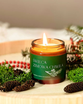 Ароматна веган свещ от рапичен восък Winter moment с аромат на бор и кедър 120 ml MgLife