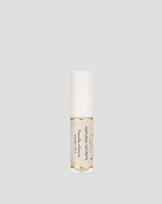 Подхранващо червило с масло от ший Natural Secrets за възстановяване на напуканите устни - 1