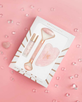 Ролка за лице + плоча gua sha + бутилка roll-on Розов кварц beauty set Crystallove - 2