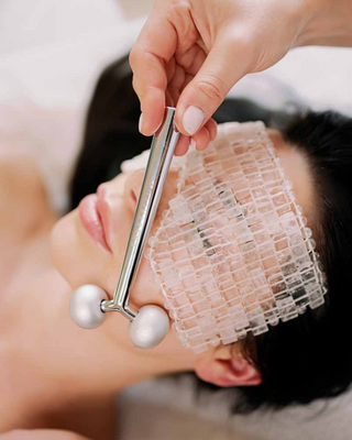 Масажор за лифтинг на лицето, повдигащ падащите дъги на веждите Crystallove - 3