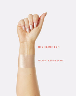Кремообразен хайлайтър Glow Kissed от Paese