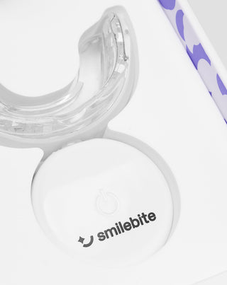 Smilebite Light &amp; Bright Комплект за избелване на зъби LED лампа + Whitesmile Serum™