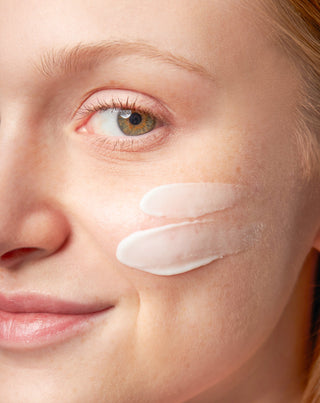 Подхранващият крем за суха и уморена кожа със зелен чай и алое вера Mel Skin - 2