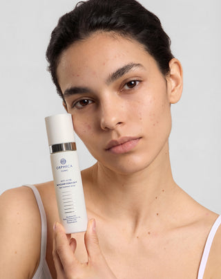 Серум за нощна грижа, подпомагащ регенерацията на кожа, склонна към акне Anti-Acne Orphica Clinic 50 мл